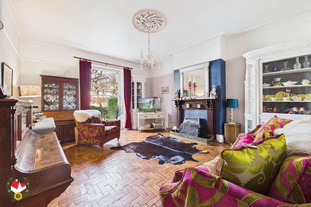 Property photo 3 of 25