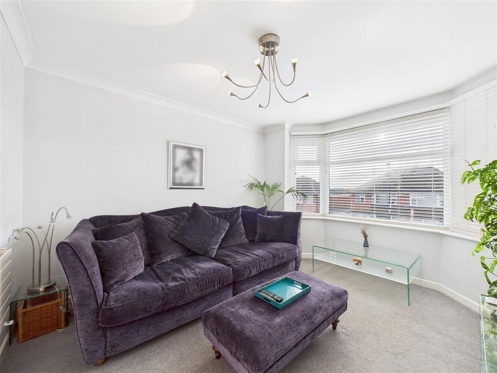 Property photo 3 of 23 Cam05207G0-Pr0076-Still013.Jpg