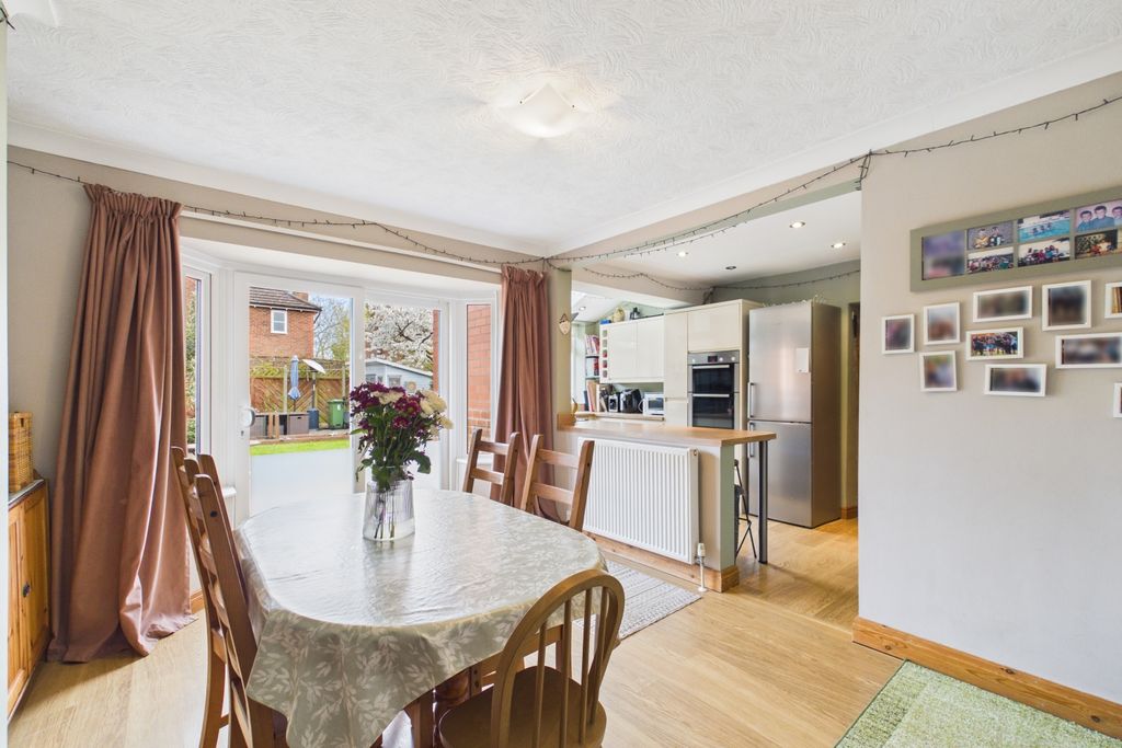 Property photo 3 of 20 Cam02279G0-Pr0069-Still009