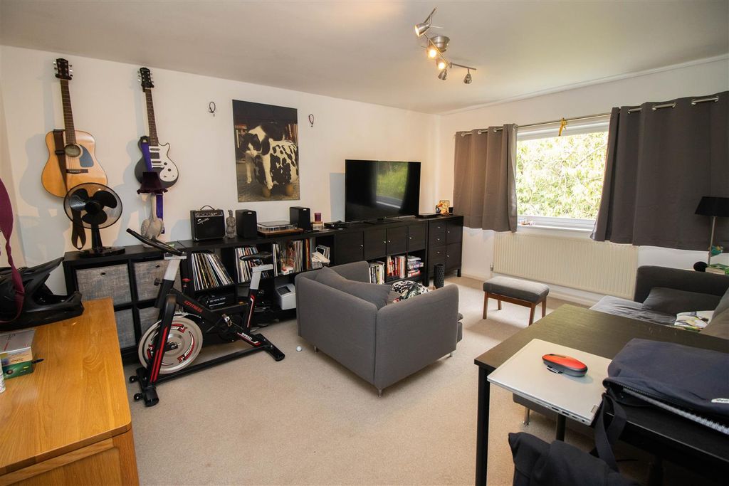 Property photo 2 of 7 Lounge