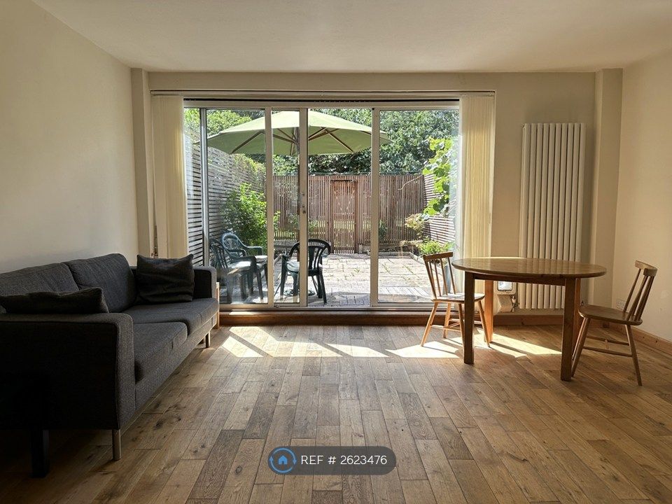 Property photo 1 of 27 Sitting Room