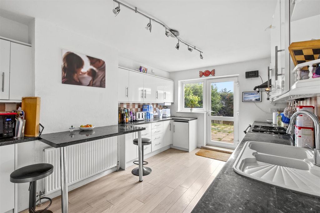 Property photo 3 of 16 Friars Gardens-10.Jpg