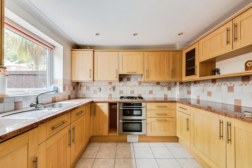 Property photo 3 of 15 Pbox-Img.Jpg