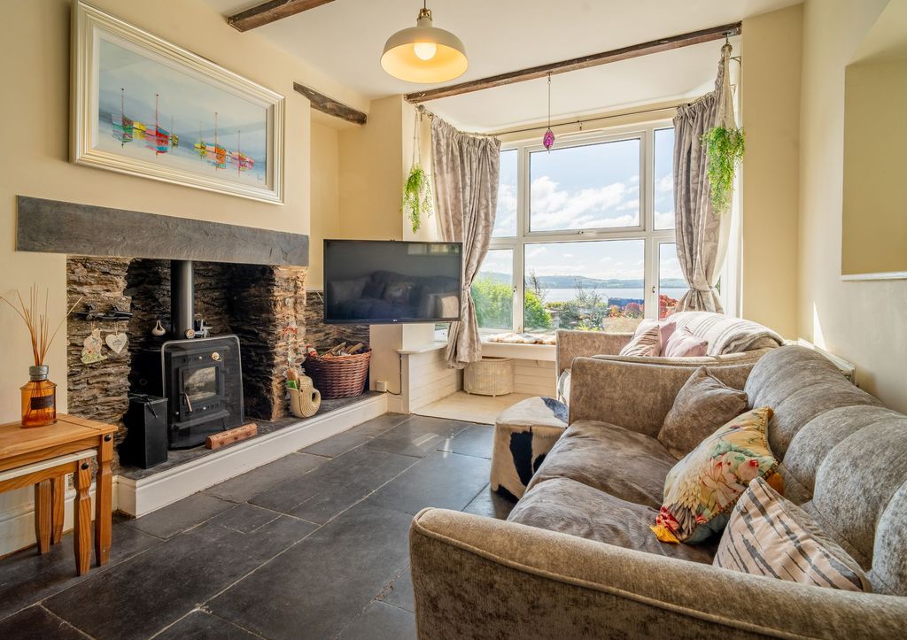 Property photo 2 of 32