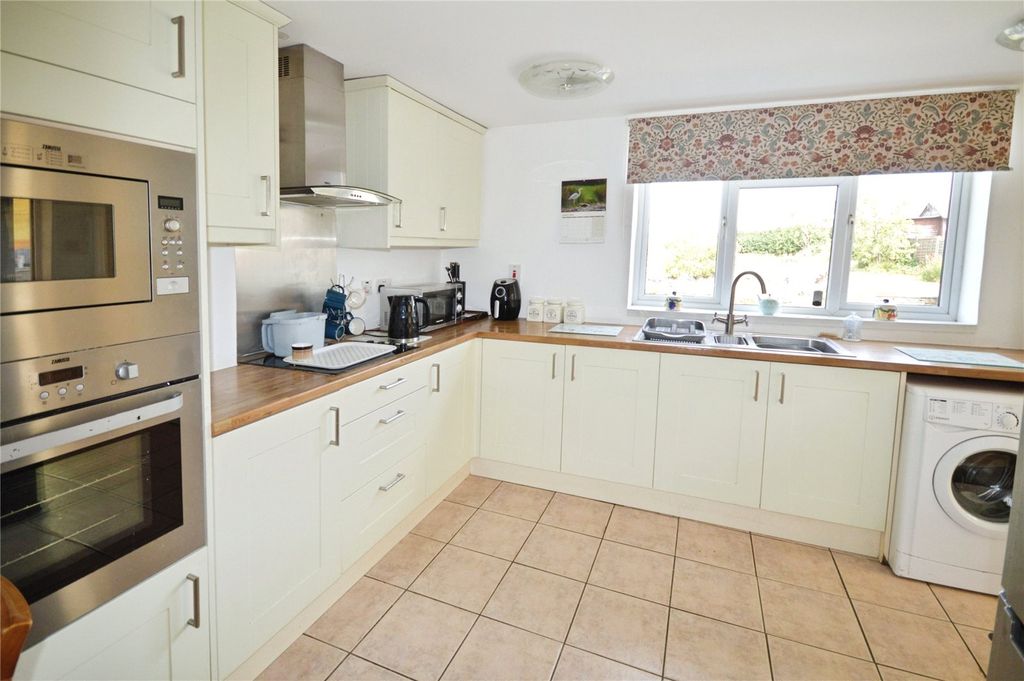 Property photo 2 of 15 Kitchen/Dining Room