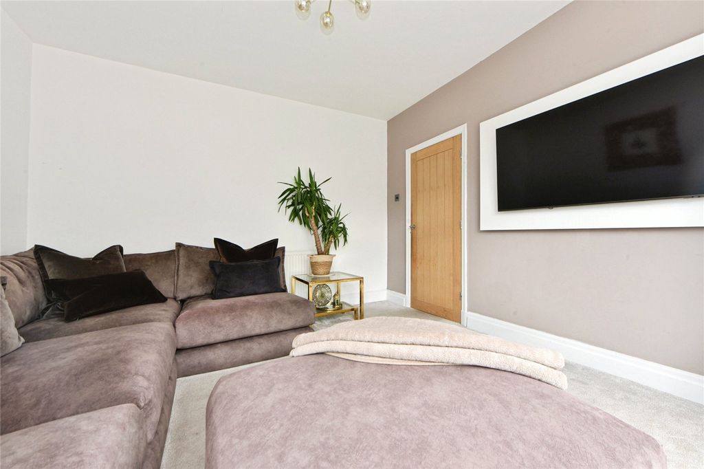 Property photo 2 of 18 Picture No. 11
