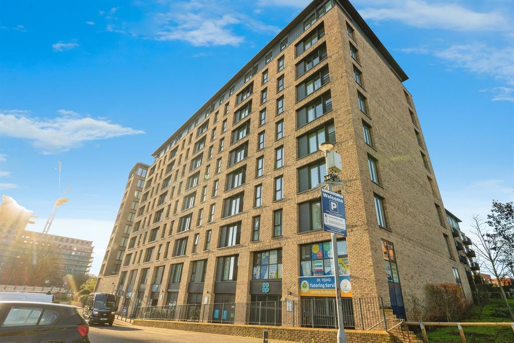 Property photo 2 of 21