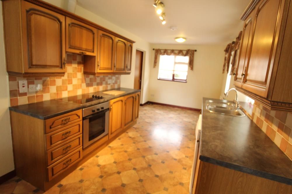 Property photo 3 of 9 Kitchen 2