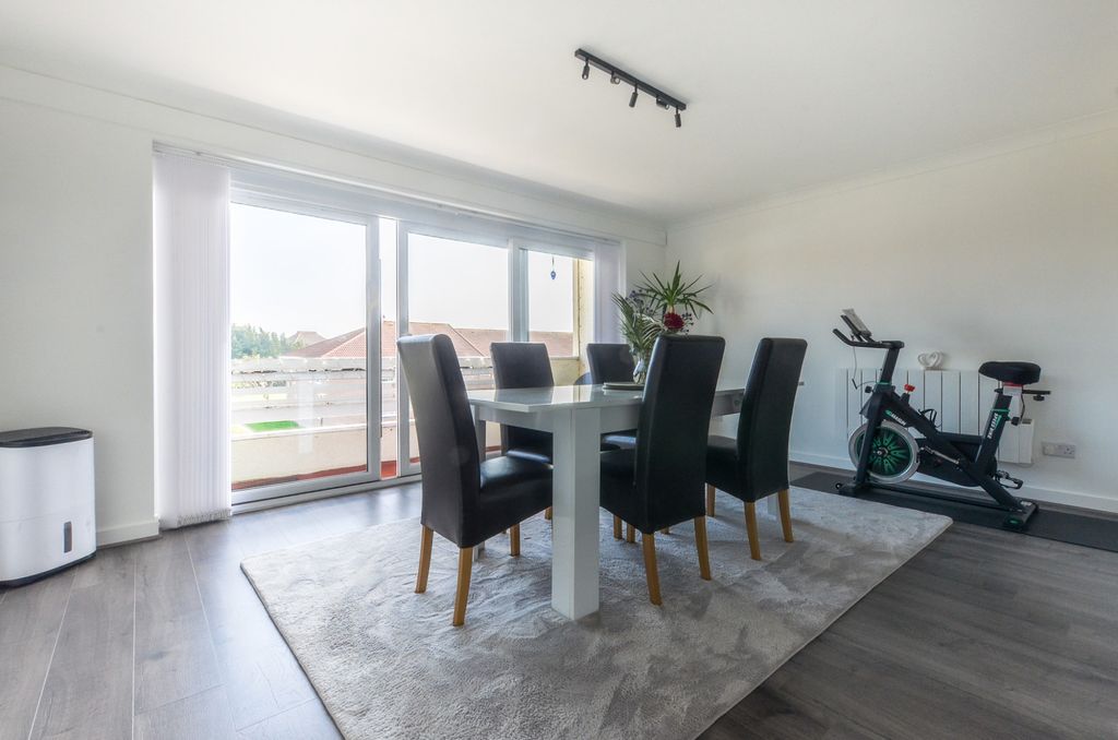 Property photo 2 of 26