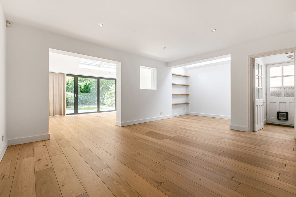 Property photo 3 of 28 Reception Room