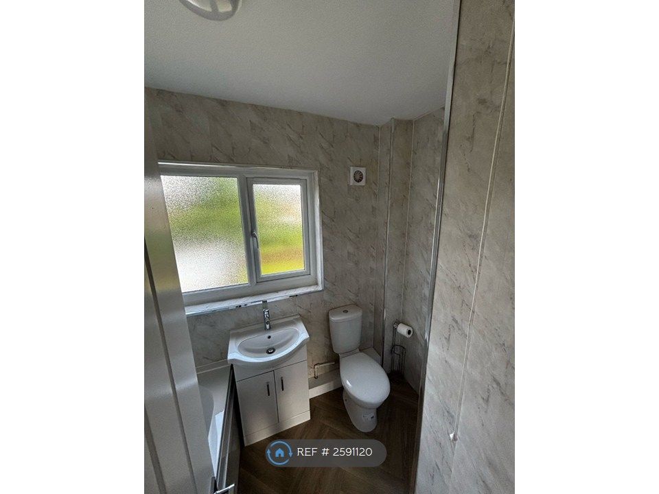 Property photo 2 of 12 Bathroom