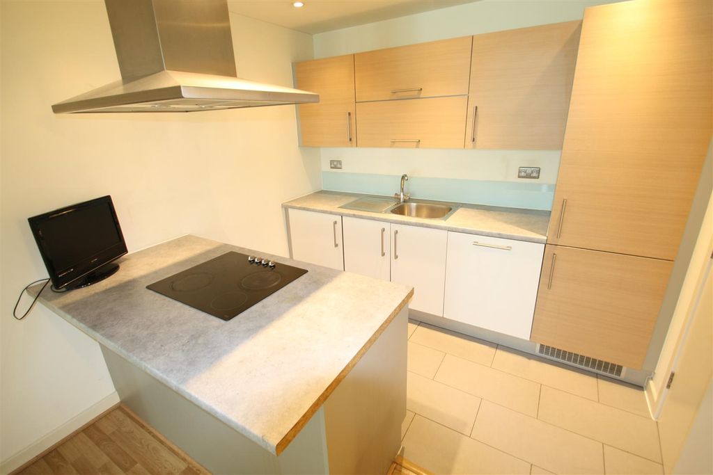 Property photo 2 of 14 Kitchen