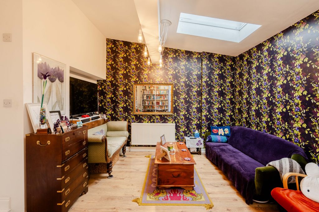 Property photo 1 of 19 8