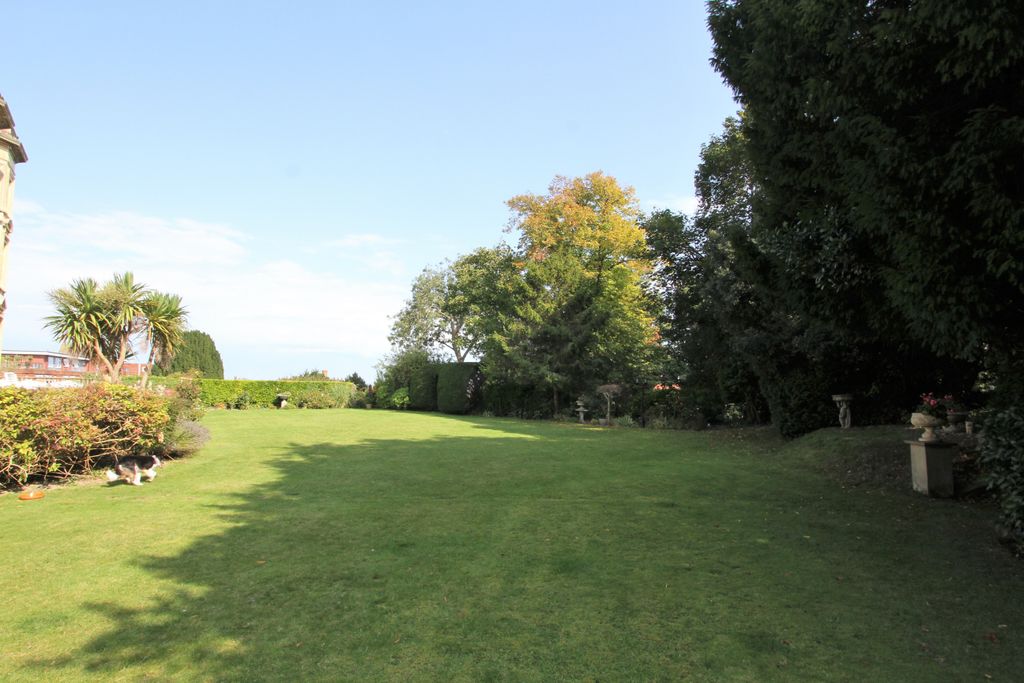 Property photo 2 of 15