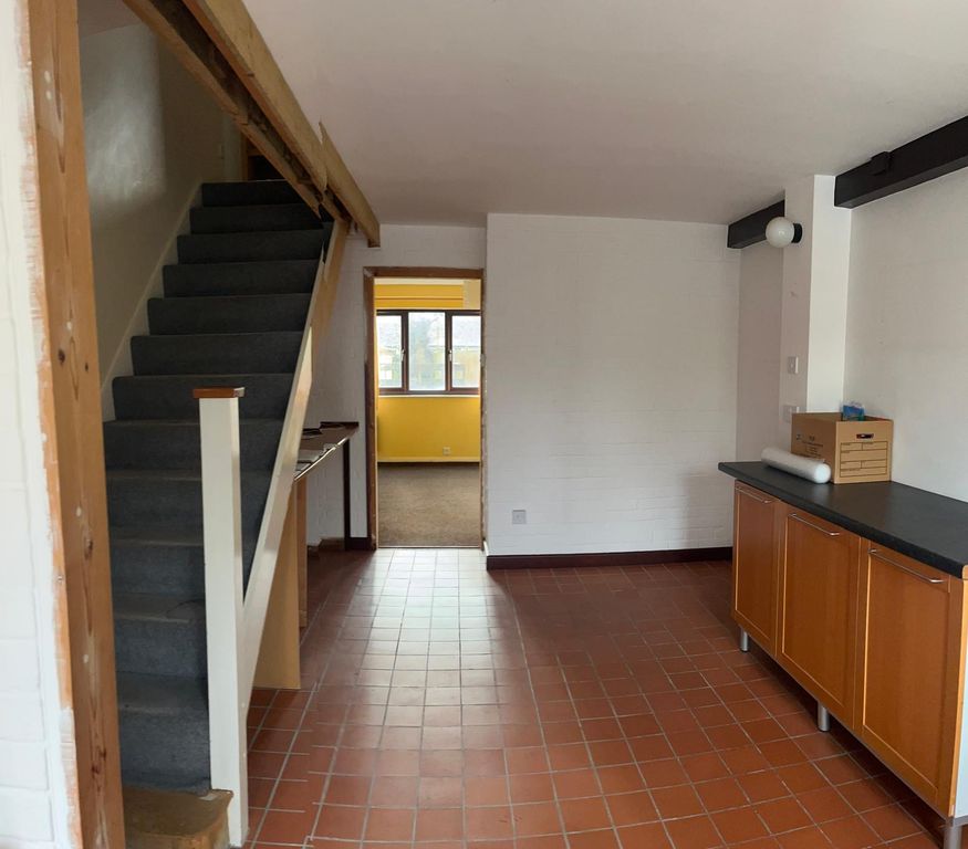 Property photo 2 of 8 Gallery