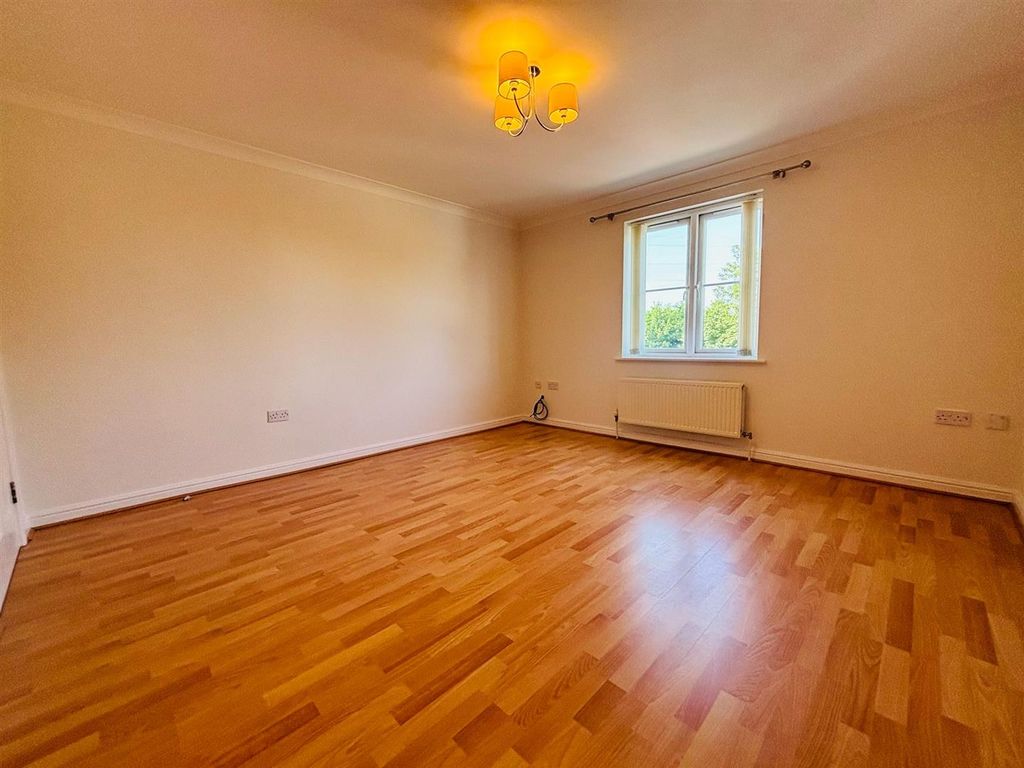 Property photo 2 of 14 Living Room Area:
