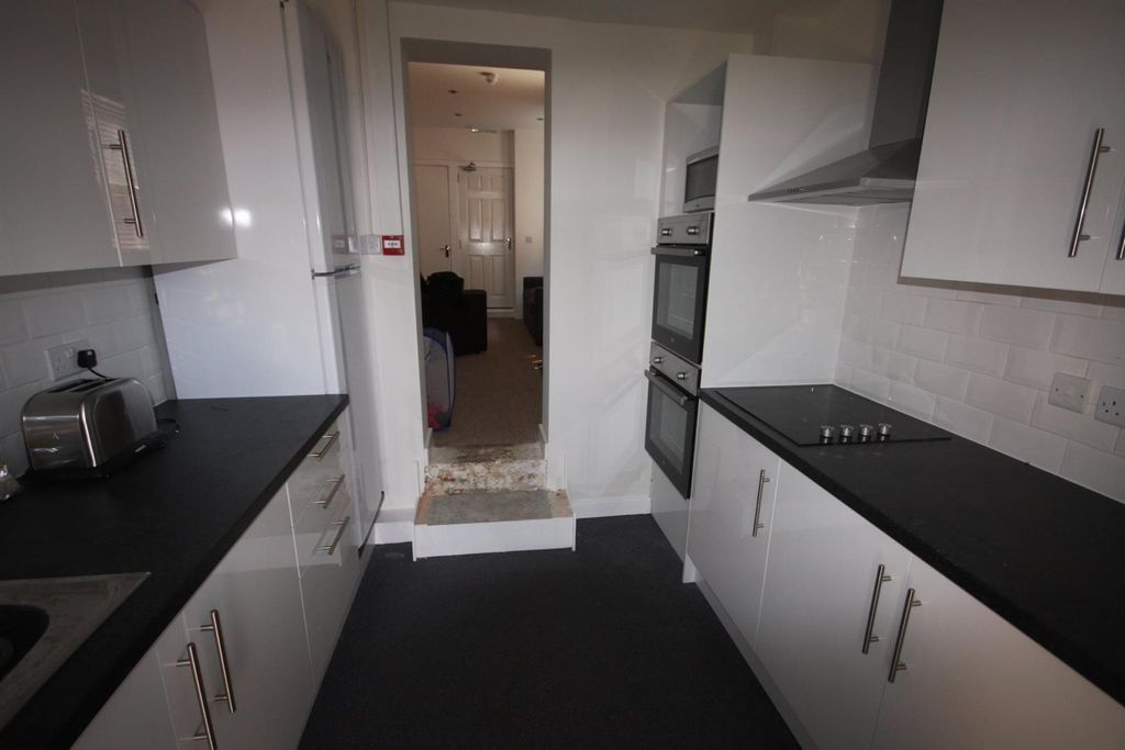 Property photo 2 of 5 34 Castle Kitchen.Jpg