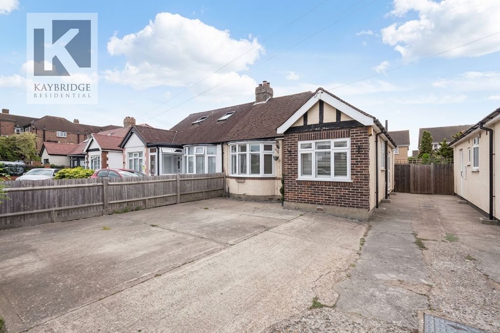 Property photo 1 of 13 Gatley Avenue, Epsom - Kt19 9Nq