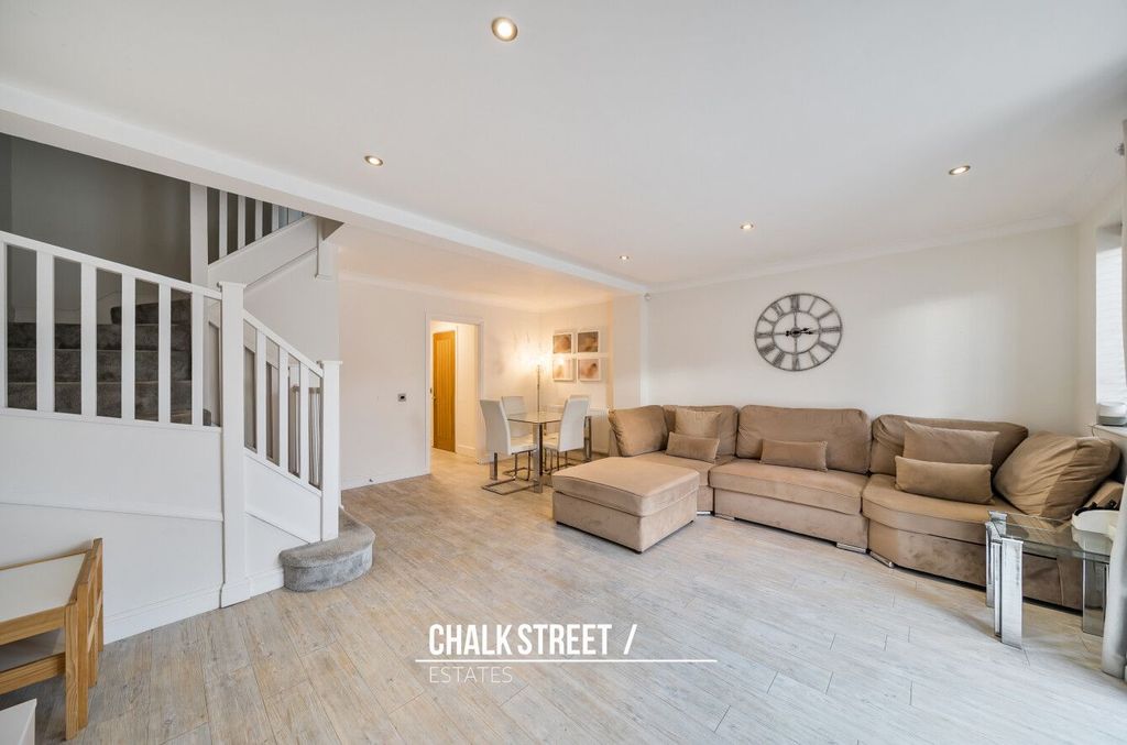 Property photo 3 of 25