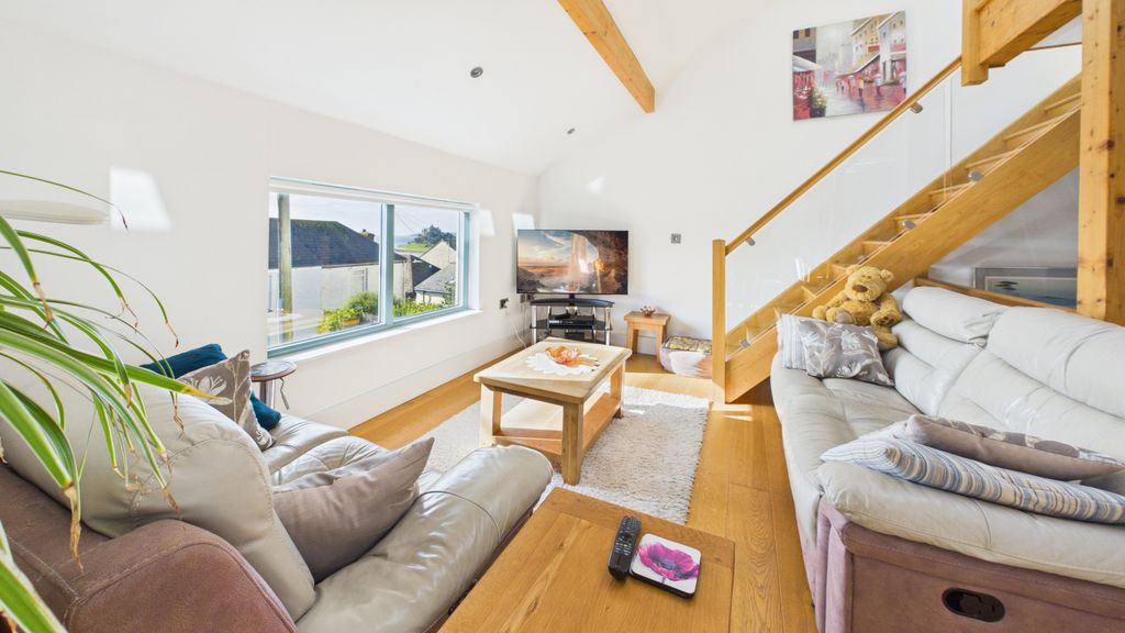 Property photo 3 of 21 Gallery