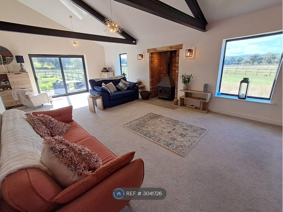 Property photo 1 of 15 Lounge