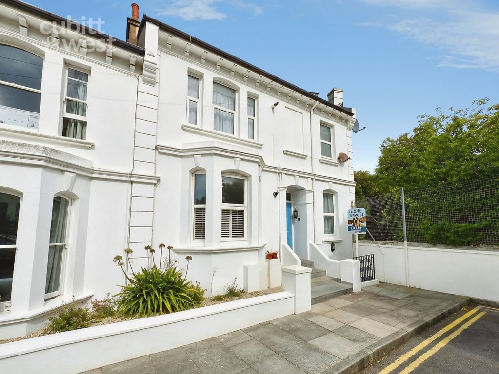 Property photo 1 of 10 External
