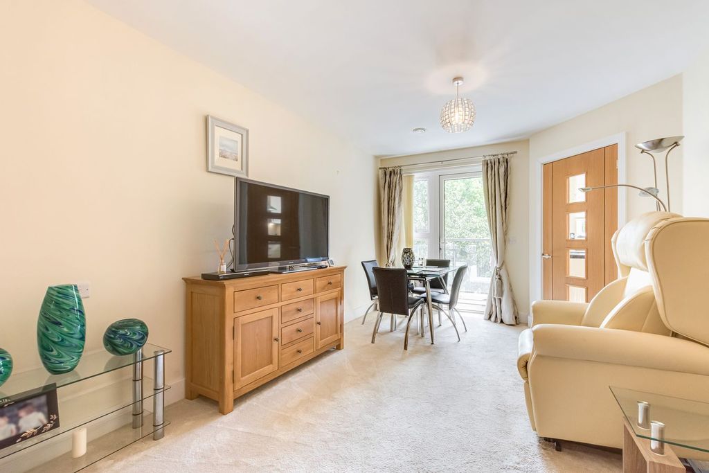 Property photo 2 of 18