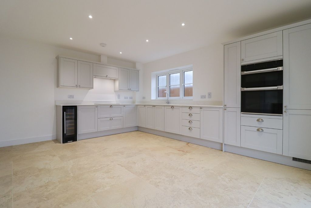 Property photo 3 of 28 4061494