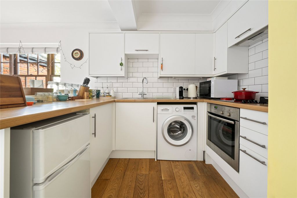 Property photo 3 of 10 Kitchen