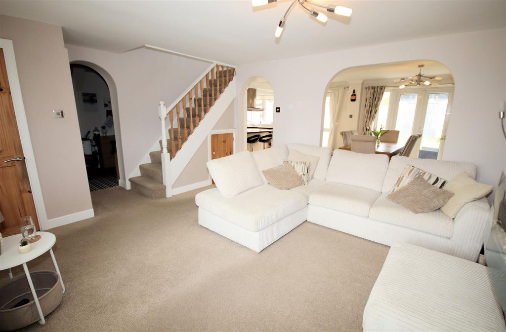 Property photo 3 of 27 Living Room