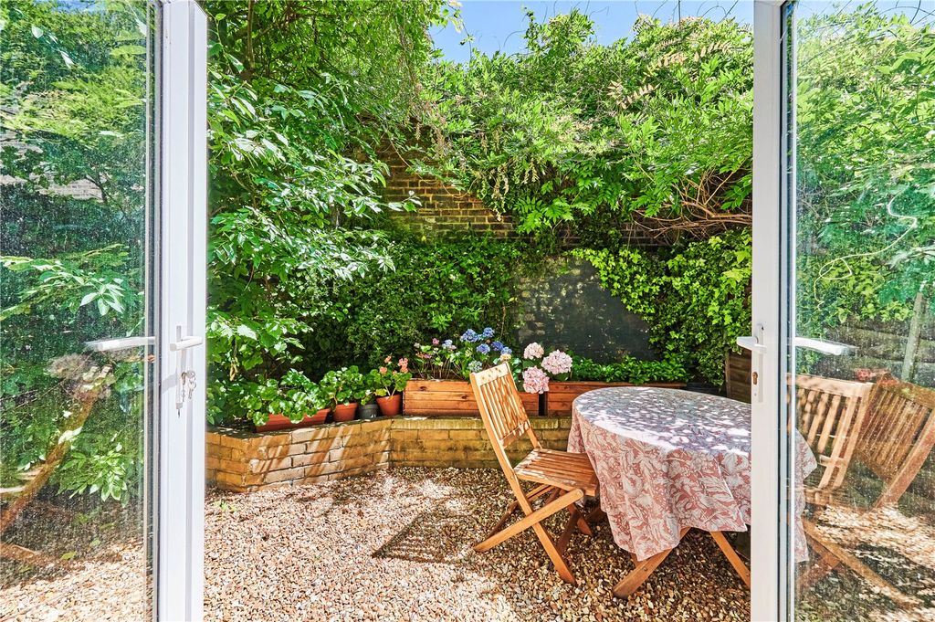 Property photo 2 of 16 Picture No. 17