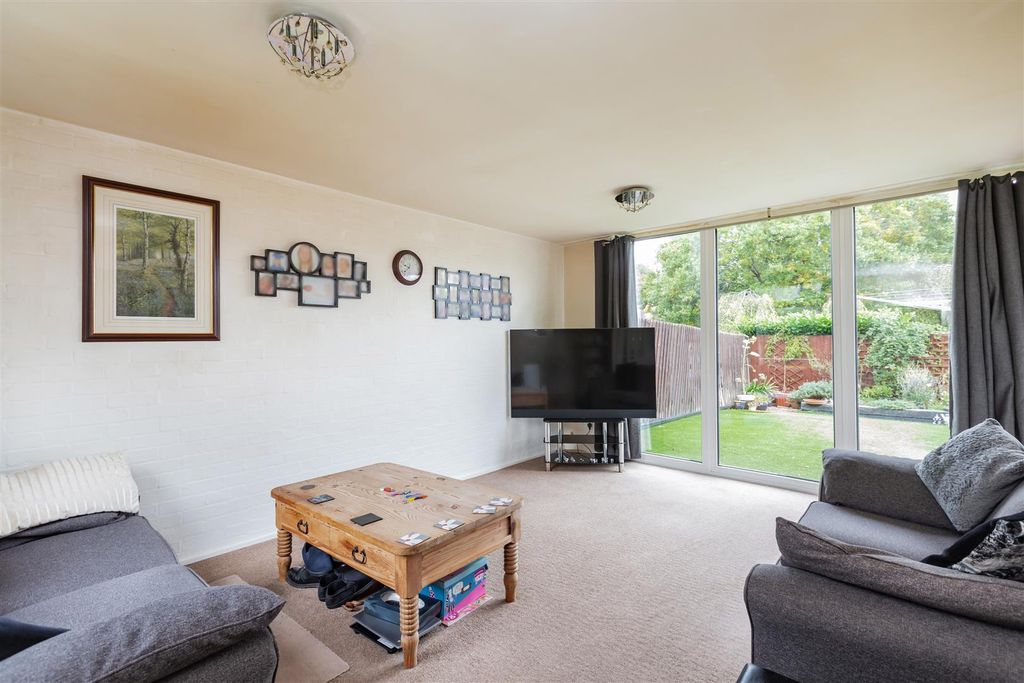 Property photo 3 of 10 Living Room