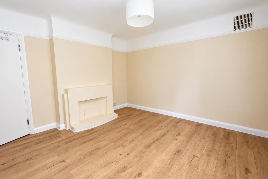 Property photo 3 of 10 Lounge2