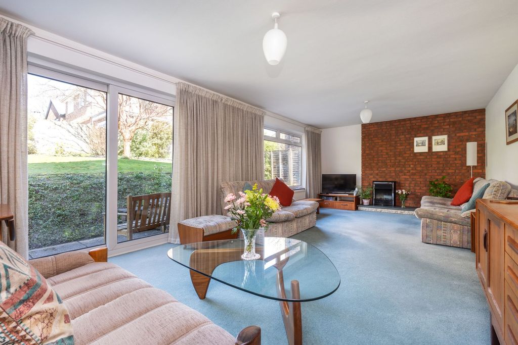 Property photo 2 of 8