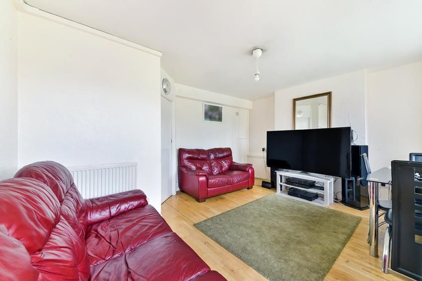 Property photo 2 of 10 Coningsby Court, 28- (7).Jpg