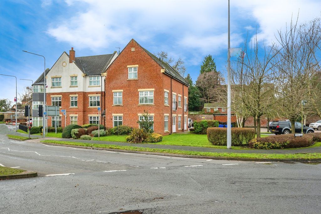 Property photo 1 of 14 Communal Entrance:
