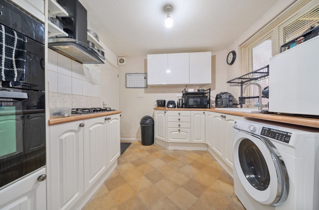 Property photo 3 of 23 1404452-26-6973c8c566c72-Arw-1