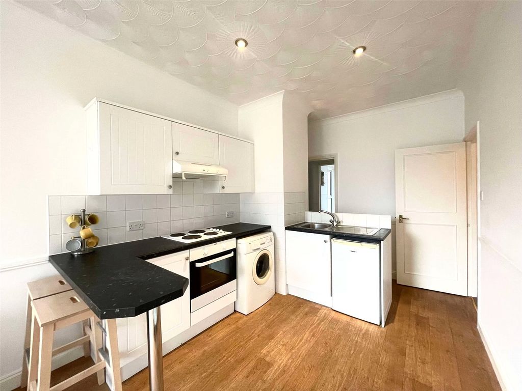 Property photo 2 of 10 Kitchen