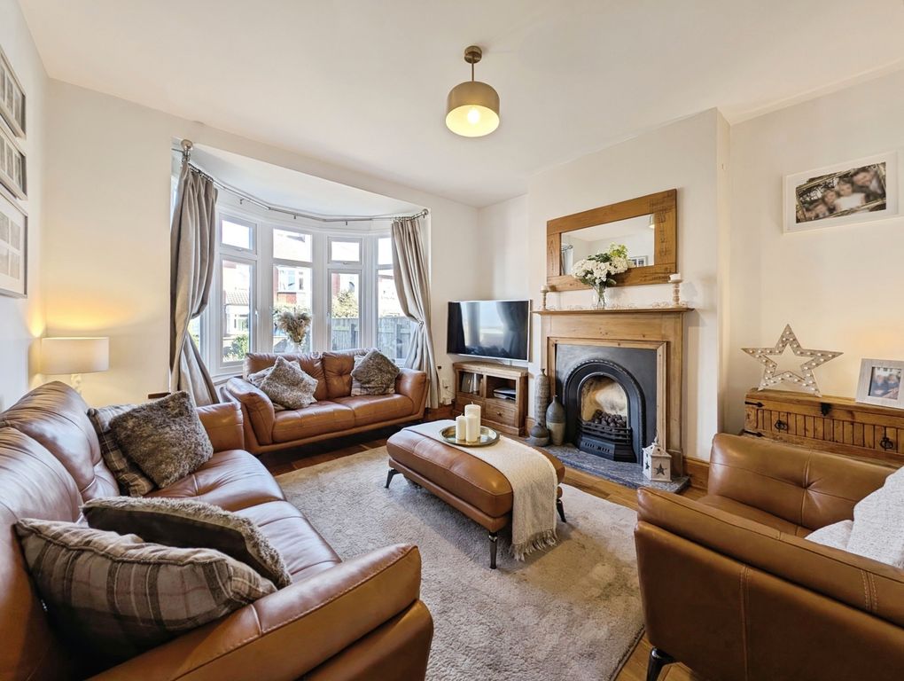 Property photo 2 of 19 Pbox-Img.Jpg