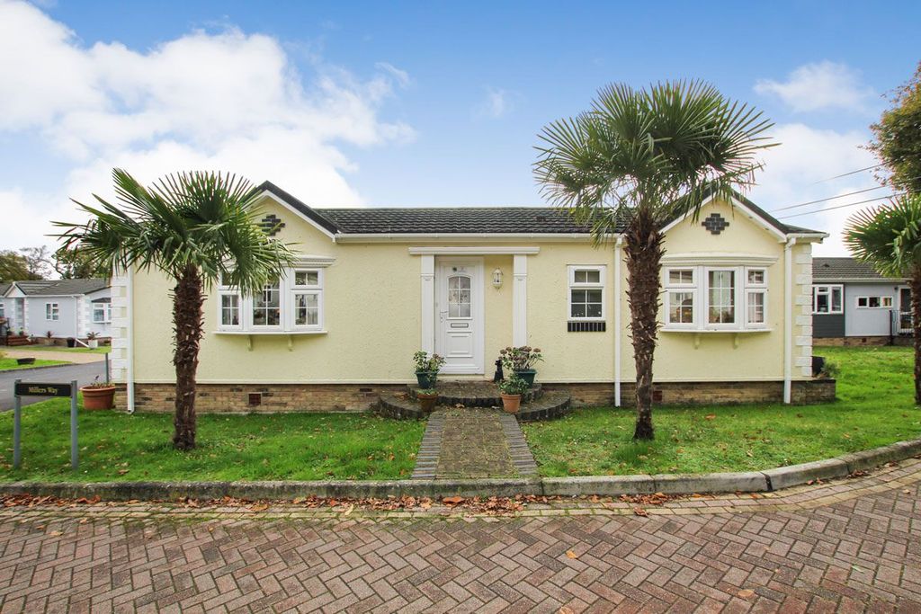 Property photo 1 of 11