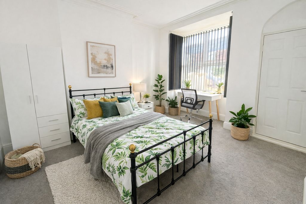 Property photo 2 of 7 Bright, Stylish Double Bedroom With A Black Metal ...