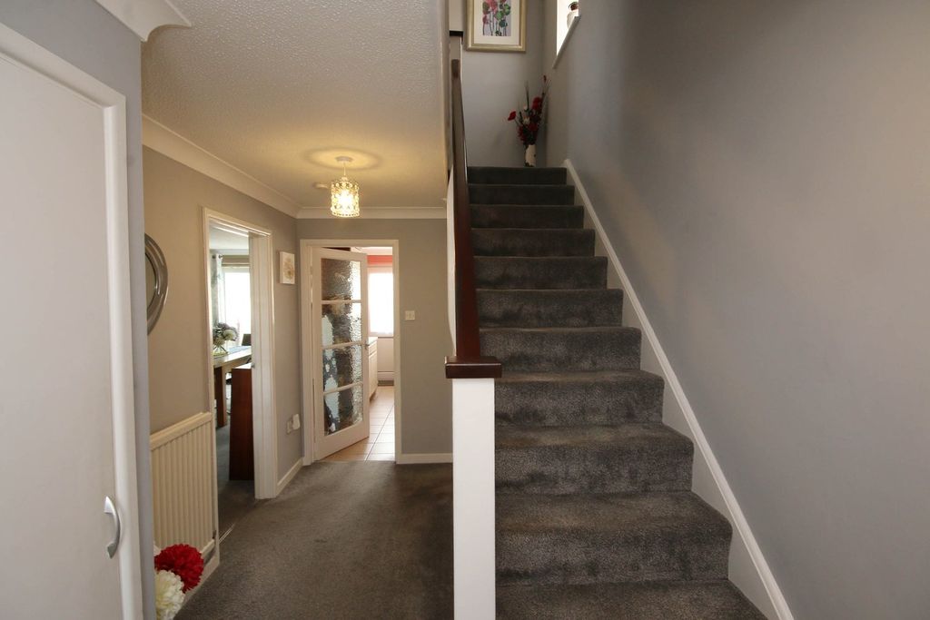 Property photo 2 of 32