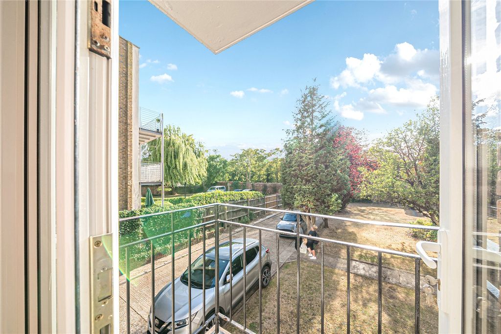 Property photo 2 of 9 Picture No. 14