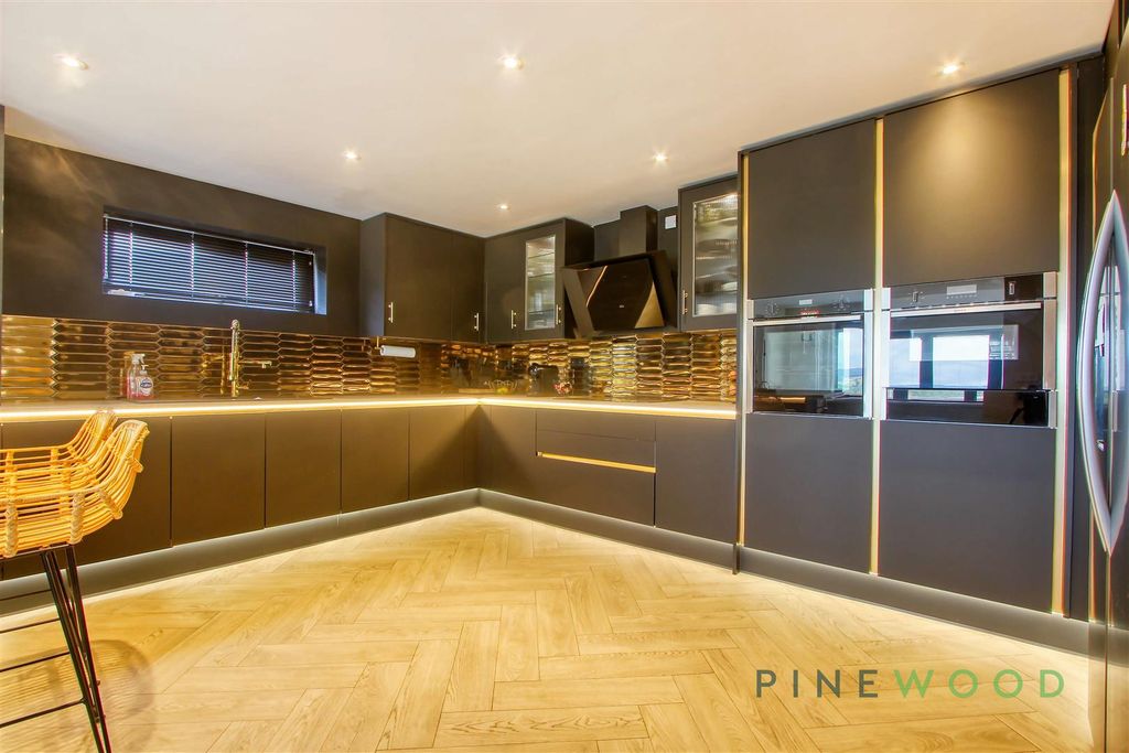 Property photo 2 of 68 Breakfast Kitchen