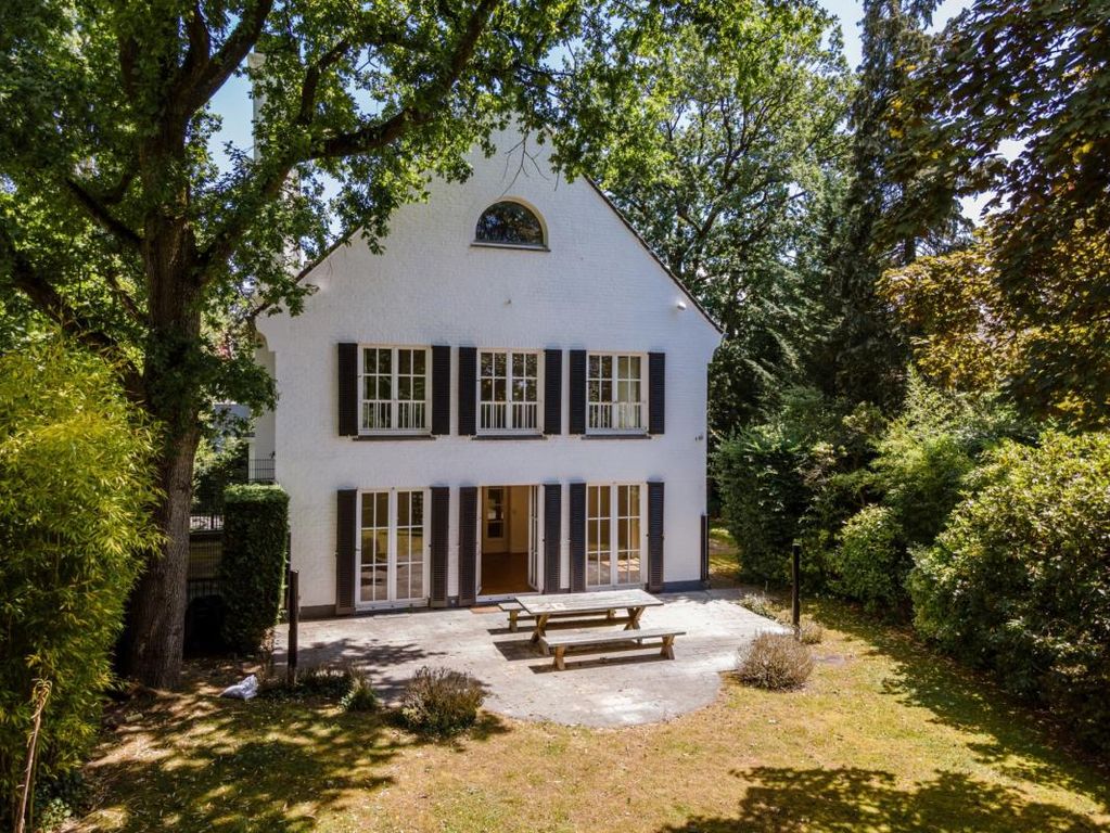 Property photo 1 of 33