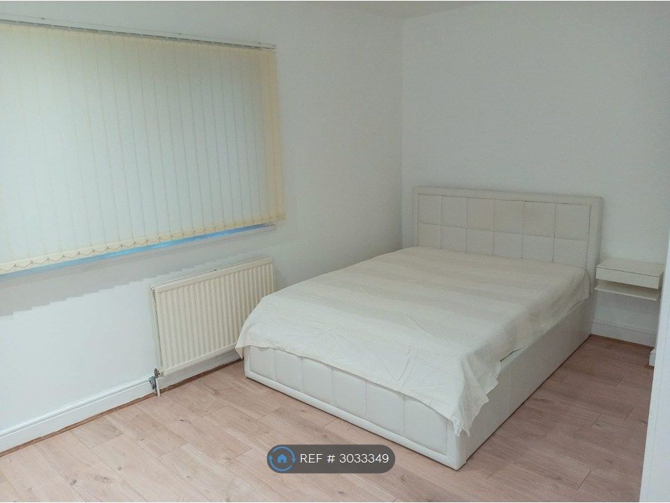 Property photo 2 of 12 Master Bedroom