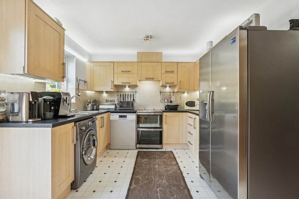 Property photo 2 of 21 5237043