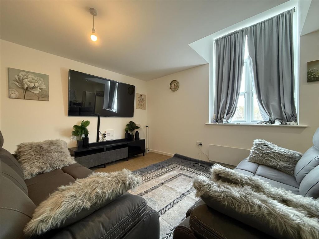 Property photo 3 of 11