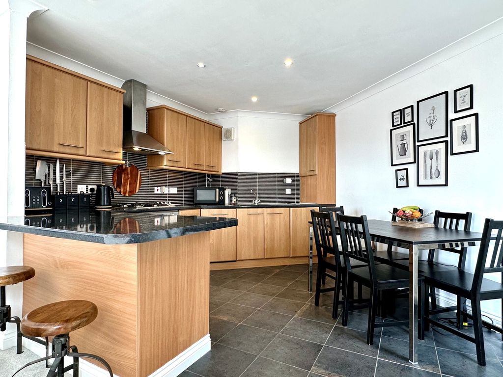 Property photo 2 of 17 Kitchen