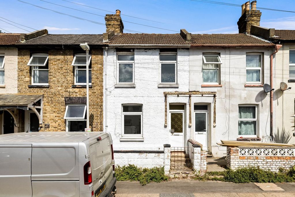 Property photo 1 of 8